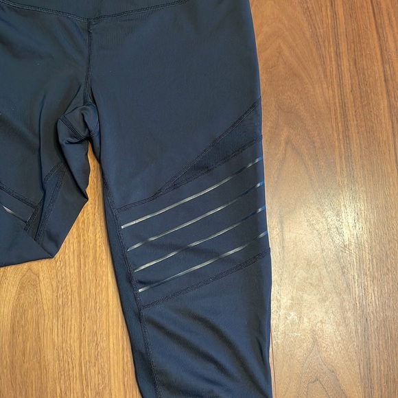 Zella Women’s M Black Motorcycle Detail Leggings EUC - Picture 3 of 8